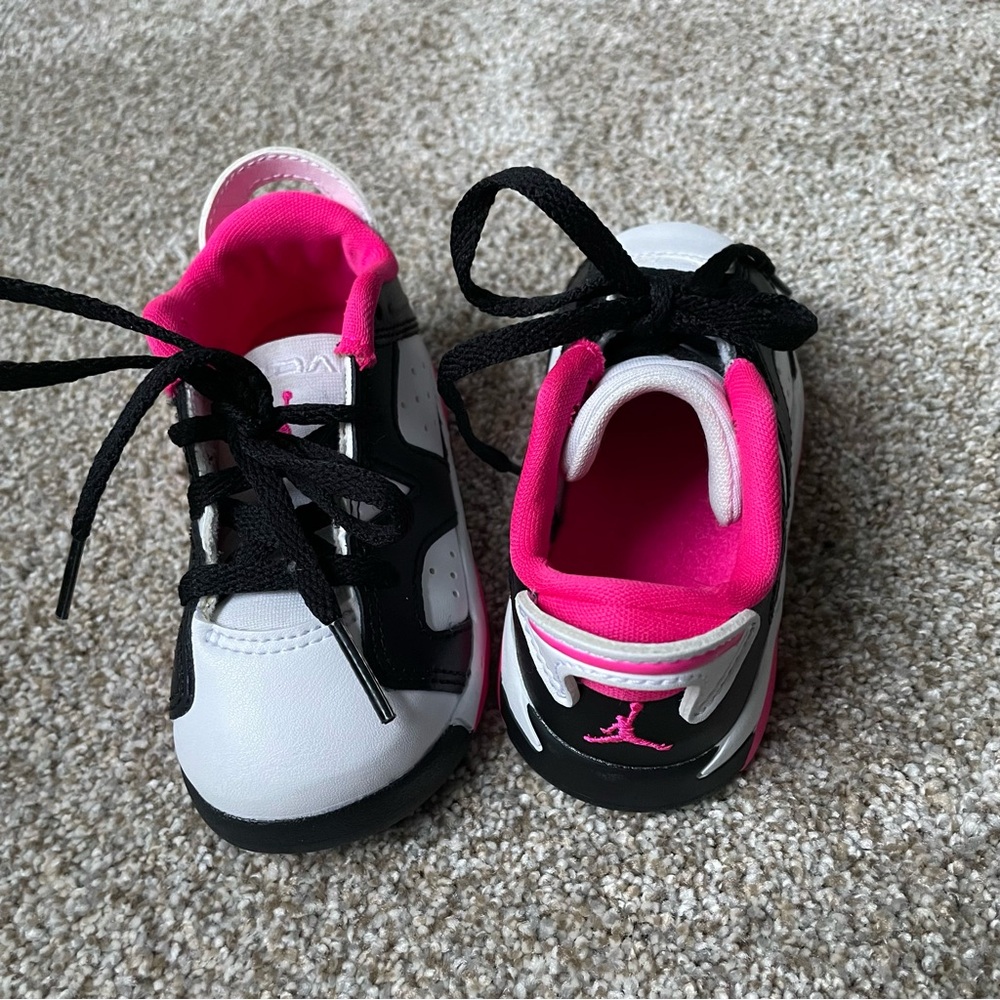 Kid’s Jordans - Picture 2 of 8